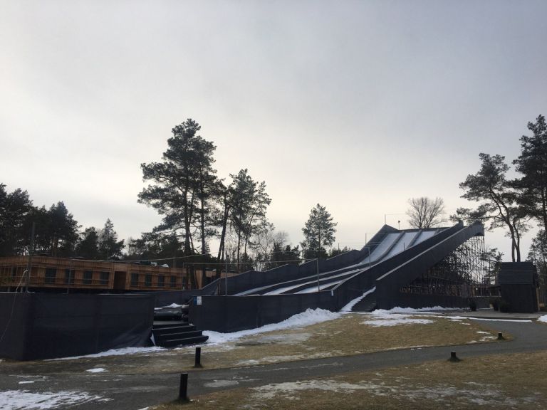 Зимовий атракціон «Гірка» у заміському комплексі Shelest, Вишгород
