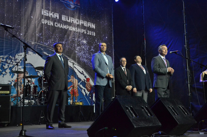 Чемпионат мира по кикбоксингу ISKA, МВЦ, Киев Чемпионат мира по кикбоксингу ISKA, МВЦ, Киев