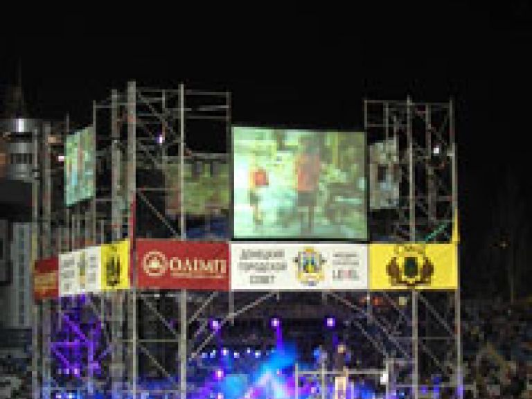 Празднование Дня Металлурга в Донецке.