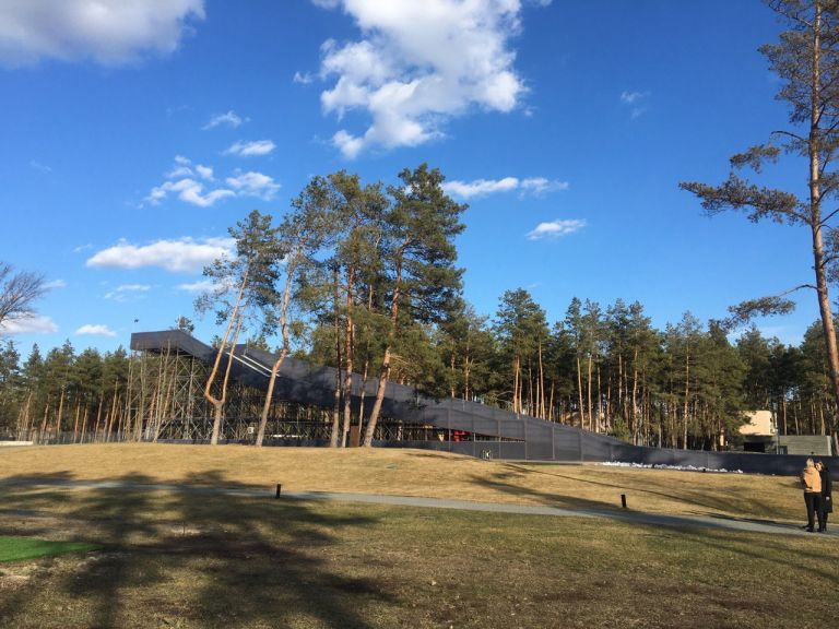 Winter attraction Gorka in the Shelest Country Complex, Vyshhorod