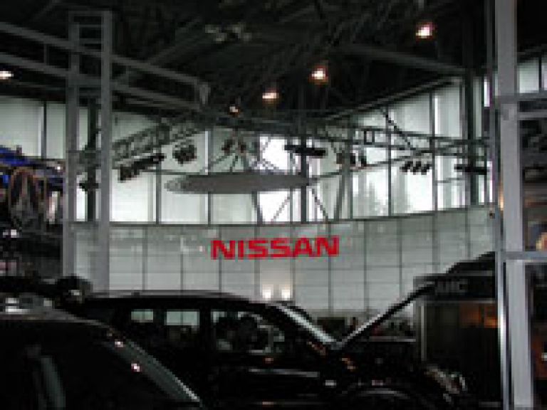 Автомобильная выставка, стенд компании Ниссан.